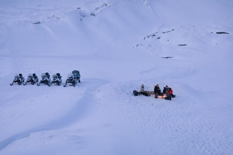 Abisko: Great Outback Snowmobile Tour with Lake Abiskojaure - Riding from Abisko into the Arctic quiet