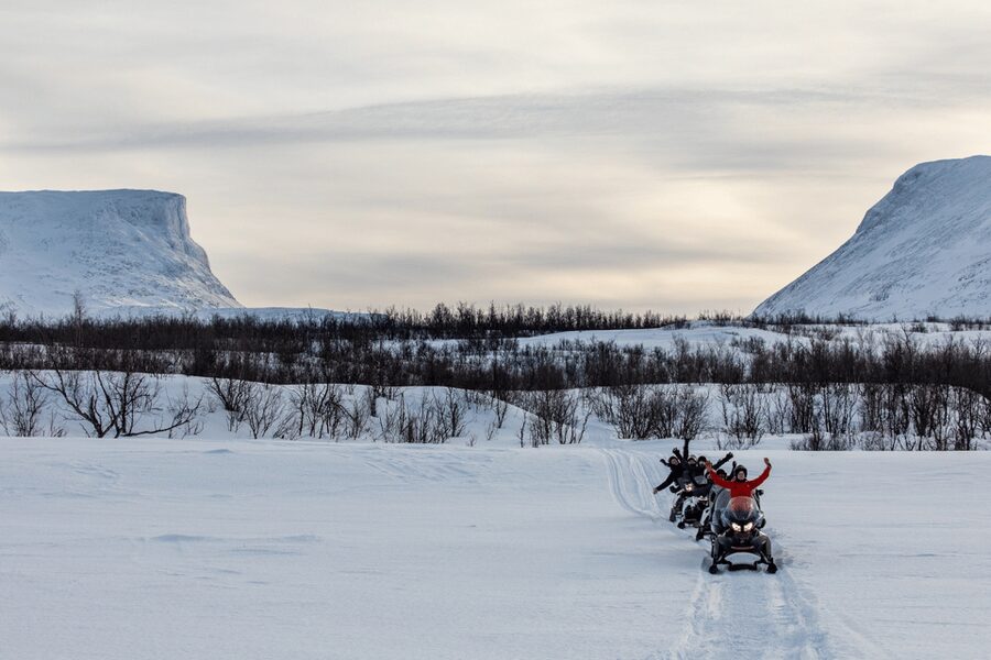 Abisko: Great Outback Snowmobile Tour with Lake Abiskojaure - Along the upper Gámaeatnu River