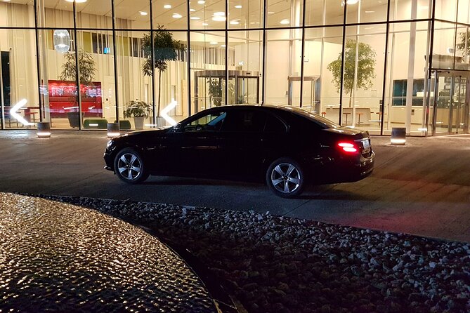 Airport Limousine Transfer: Arlanda Airport to Stockholm City 1-7 Passengers - What the driver adds to the journey