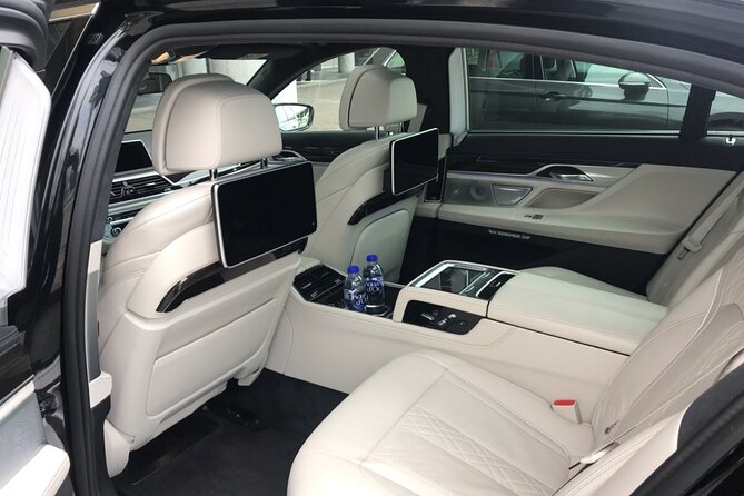 Airport Limousine Transfer: Arlanda Airport to Stockholm City 1-7 Passengers - Private transfer compared with a cheaper arrival