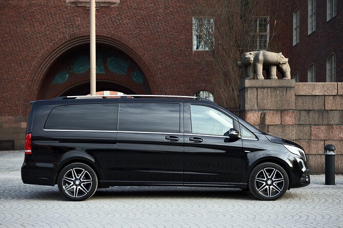 Airport Limousine Transfer: Arlanda Airport to Stockholm City 1-7 Passengers - Who should book this Arlanda service?