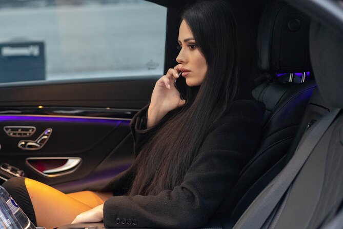 Airport Limousine Transfer: Stockholm City to Arlanda Airport 1-7 Passengers - What the chauffeur service adds