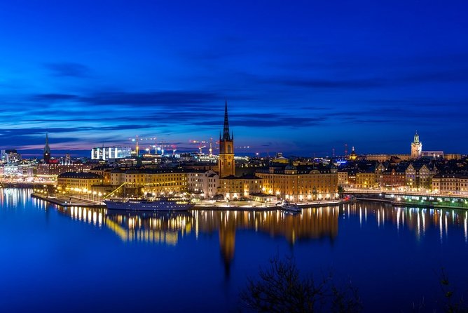 Airport Transfer: Airport ARN to Stockholm by Business Car - A private 30-minute ride into Stockholm