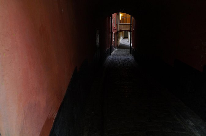 Bloody Stockholm 2h - ghosts, horror and Dark Folklore Tour - What the guides add to the walk
