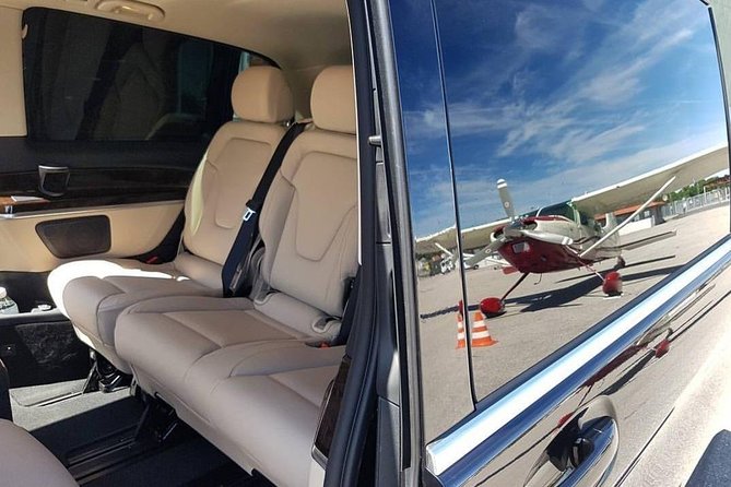 Cruise port VIP Transfer: Cruise port to Stockholm city center 1-6 Passangers - Finding your driver at the cruise port exit