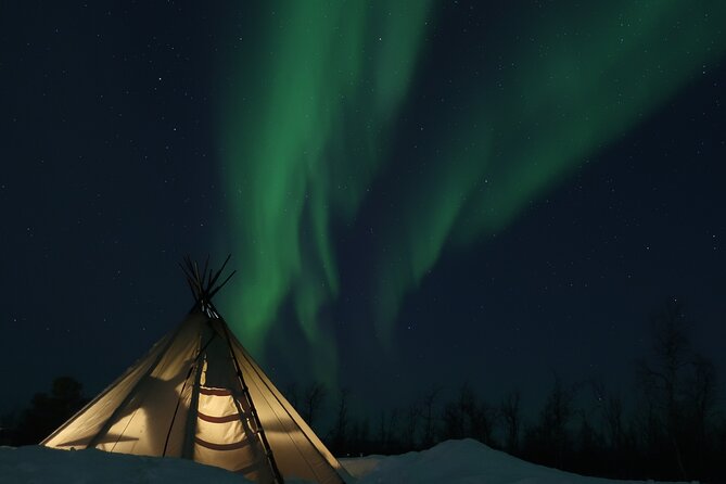 Enjoy the Aurora show on top of the mountain inc tipi dinner - Borrowed Arctic clothing and staying comfortable