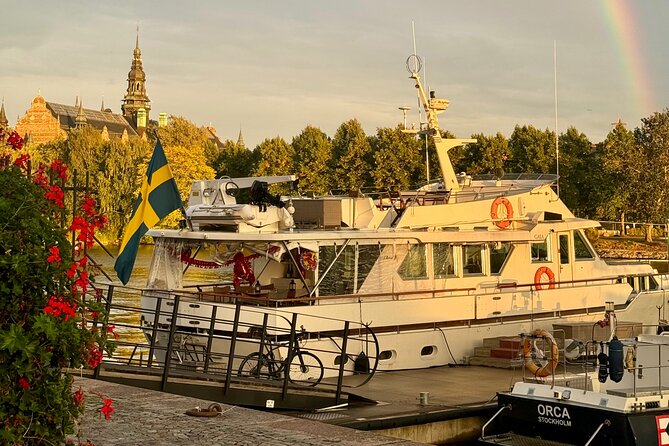 Exclusive Yacht Tour of Stockholm: sunset, dinner, lunch, cruise - Welcome drinks and the one-hour cruise