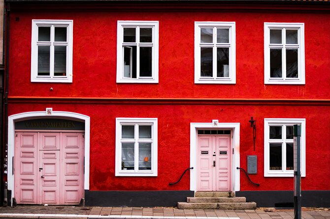 Explore Malmo in 60 minutes with a Local - Town Hall and the Charles X sculpture