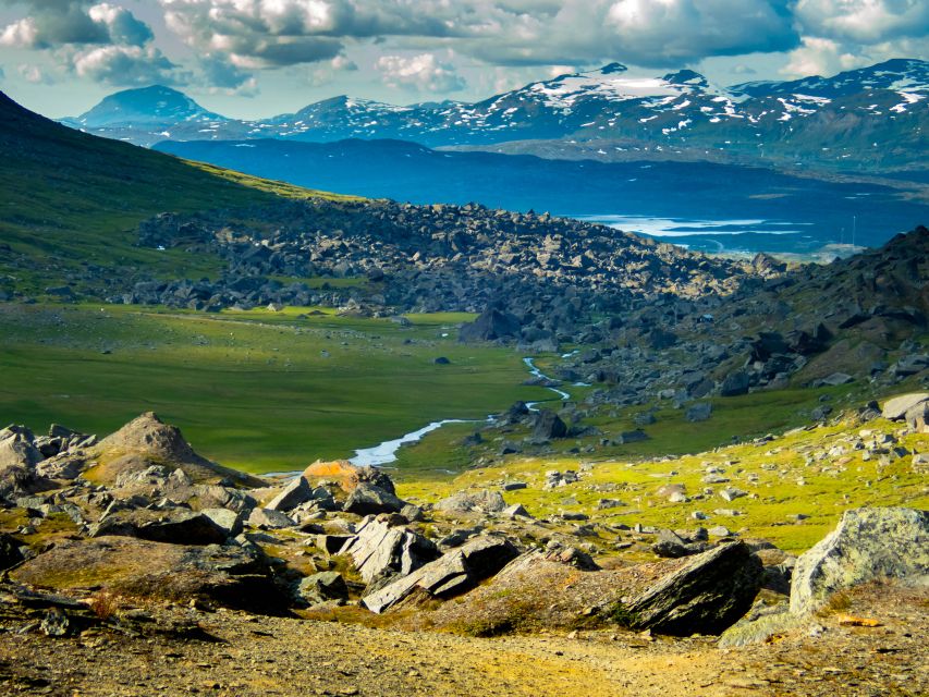 From Abisko: Kärkevagge Valley & Trollsjön Lake Guided Tour - The 30-minute ride from Abisko to Låkta