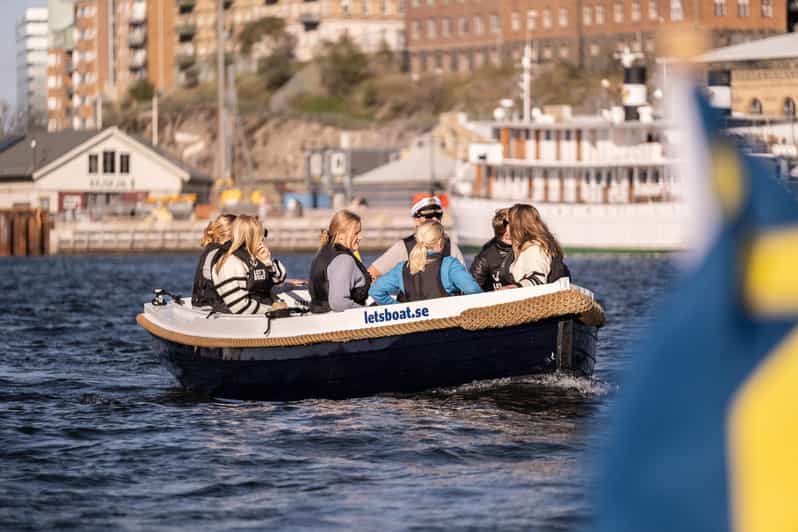 Gothenburg city center: Electric selfdrive boat tour - Maritiman and the Gothenburg Opera House