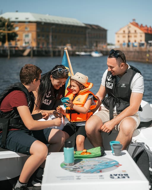 Gothenburg city center: Electric selfdrive boat tour - The Grand Theater, Garden Society, and Slussplatsen