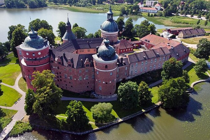 Grand Castle Tour Drottningholm and Gripsholm (private service) - A private car changes the pace