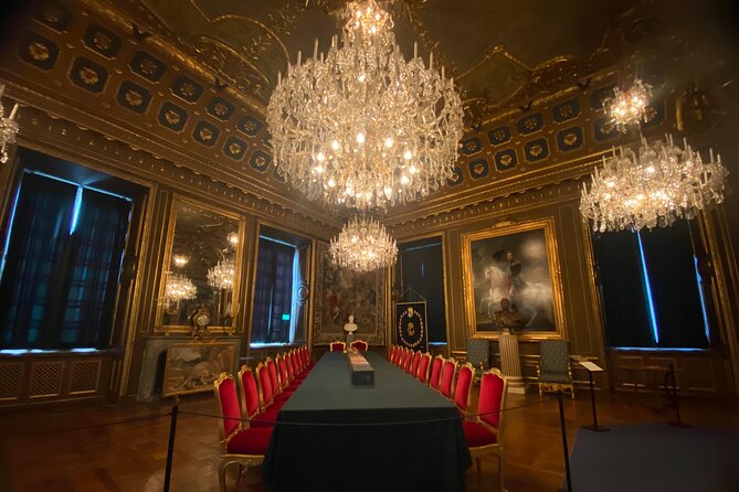 Inside The Crown: Stockholm Royal Palace Private Guided Tour - English, bilingual support, and the quality of explanation