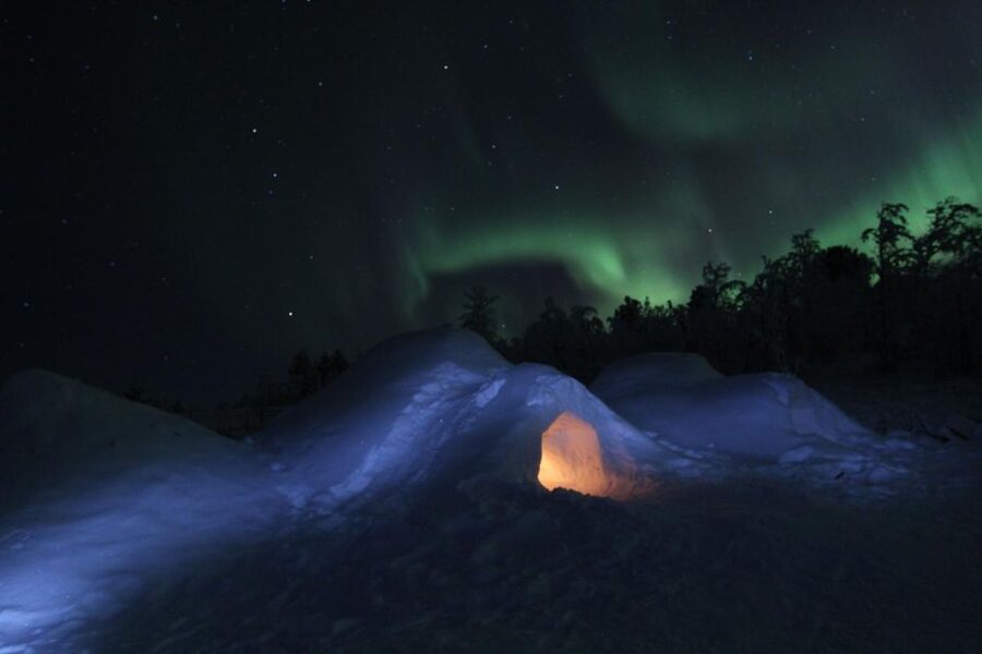 Kiruna: Build your own igloo overnight Tour - Dinner in the Sami lavvu