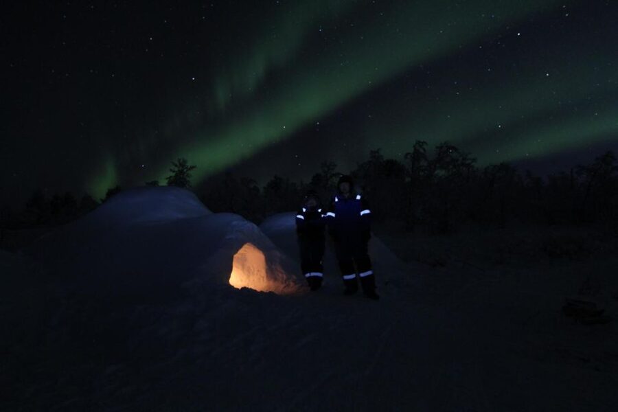Kiruna: Build your own igloo overnight Tour - A night inside the igloo