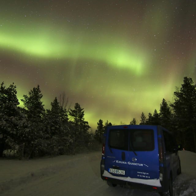Kiruna: Northern Lights Minivan Chase with Warm Drink - What the Guide Adds to a Natural Light Show