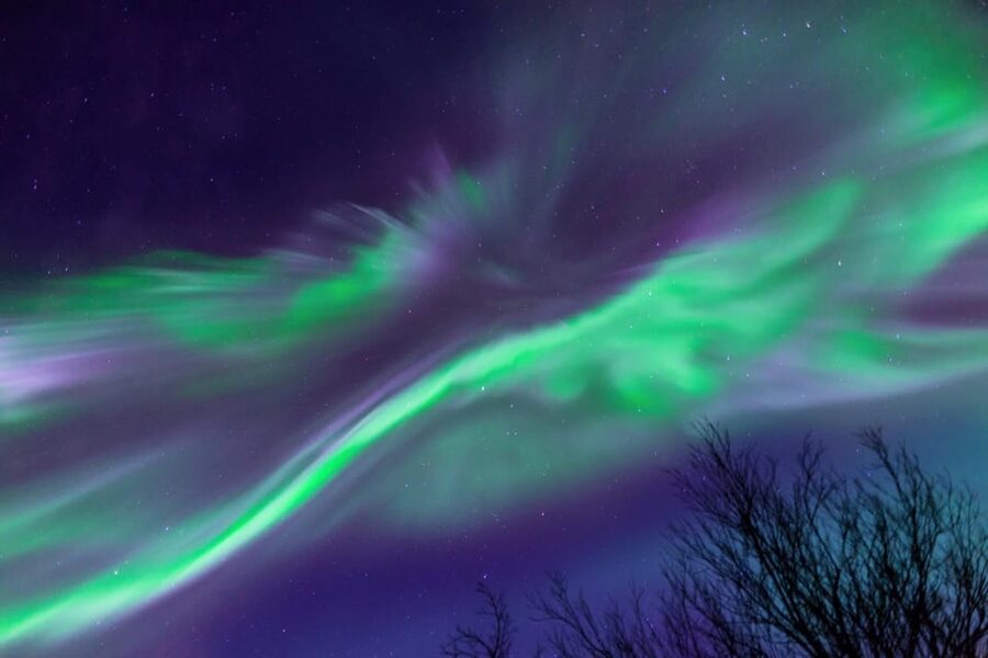 Kiruna: Northern Lights Minivan Chase with Warm Drink - Photographing the Aurora Without Booking a Photo Workshop
