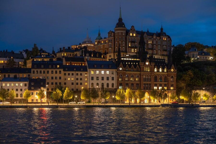 Magical ''Stockholm by Night'' Photo Walk - Timing, Language, and Practical Preparation