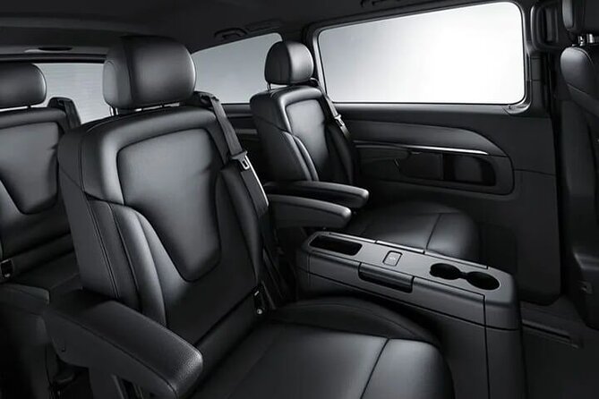 Minivan Arrival Transfer Stockholm Airport ARN to Stockholm City - Flight monitoring and the one important delay warning