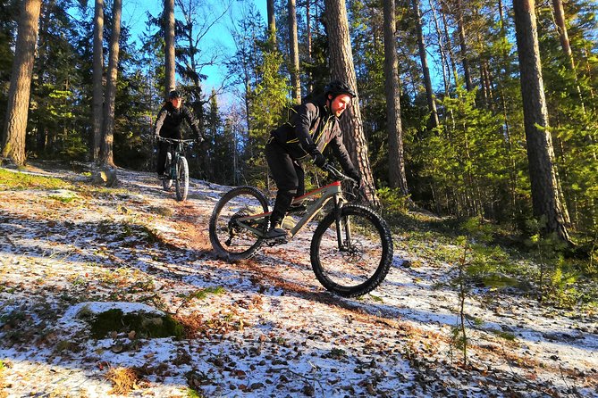 Mountain Biking Small-Group in Stockholm Forests for Beginners - A beginner ride with a clear limit