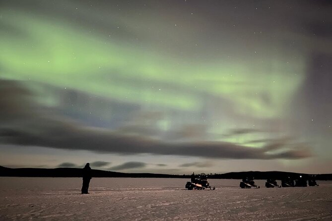 Northern Light snowmobile tour in Kiruna 7:30 pm - The warm clothing and safety setup