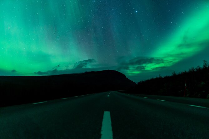 Northern Lights Tour from Kiruna to Abisko with Dinner - Campfire, hot drinks, and staying warm