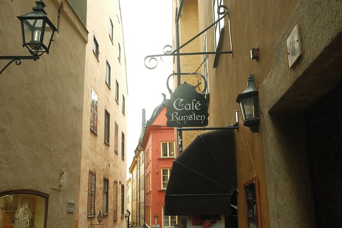 Old Town Self-Guided Tour with interactive challenges - How the Curiosa App Changes the Walk