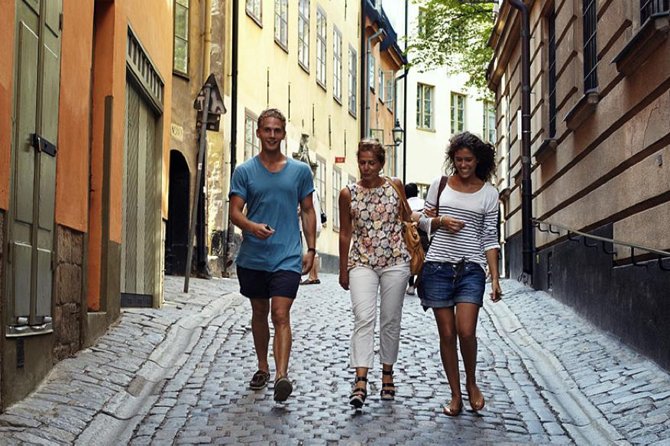 Old Town Tour of Stockholm - Walking into Stockholm’s medieval center