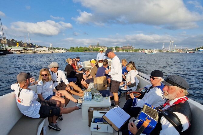 Open Electric Boat Ride in Stockholm with Live-Guide - Why Stockholm makes sense from a small electric boat