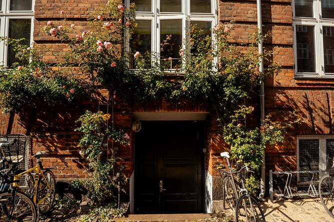 Private 90-Minute Walking Tour in Stockholm - A guide who adjusts the experience to you