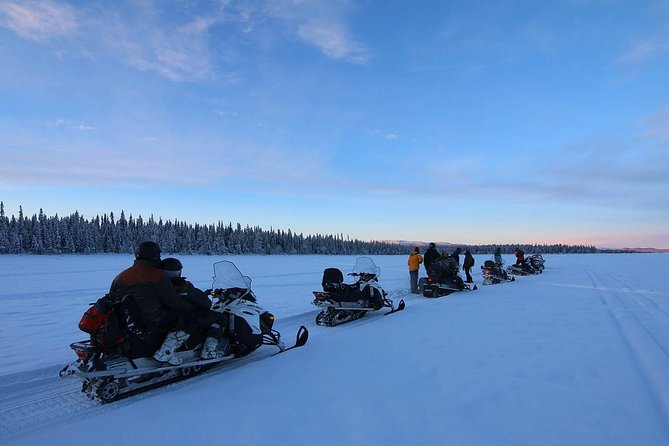 Snowmobile Arctic Adventure - Guides who help beginners keep moving