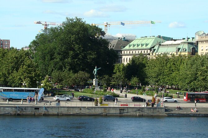 Stockholm- A Beauty On The Water: Old Town Walking Tour and Boat Trip Combined - Boarding at Strömkajen for Djurgårdsbrunn Canal