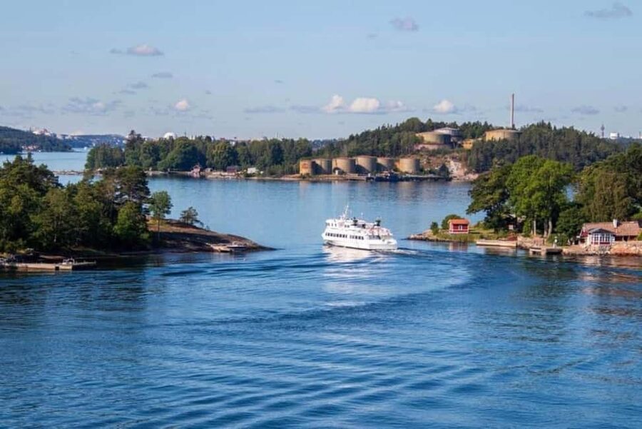Stockholm: Archipelago Guided Boat & Walking Tour of Vaxholm - Key points to know before you book