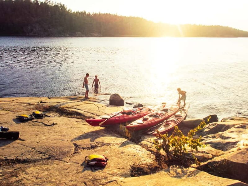 Stockholm: Archipelago Islands Kayak Tour and Outdoor Picnic - Swedish fika on a remote island