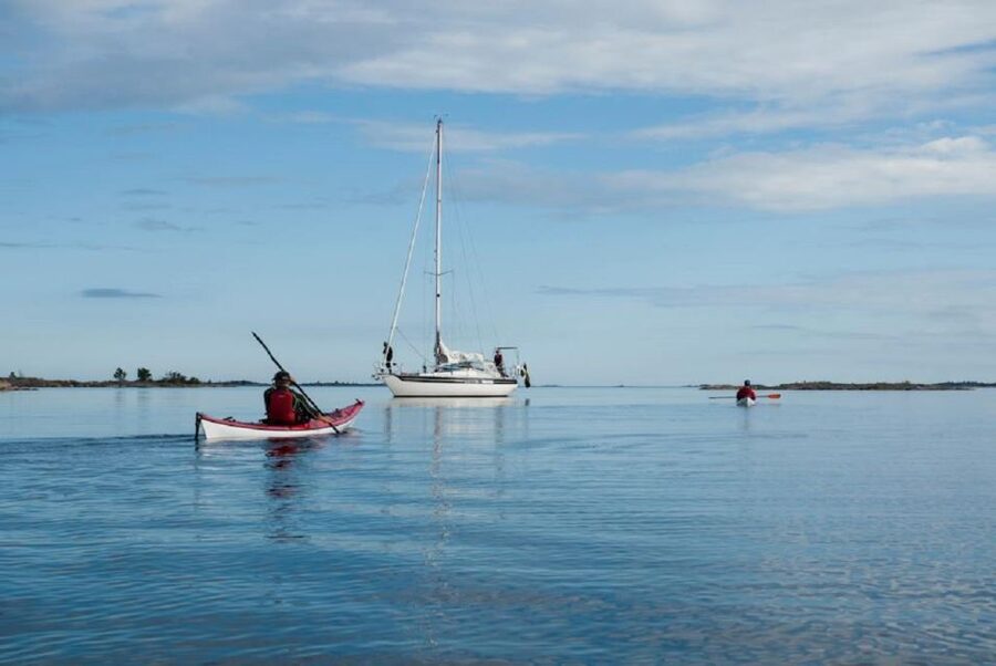 Stockholm: Full-Day Archipelago Kayaking Adventure - Island paths, high viewpoints, and cliff jumping