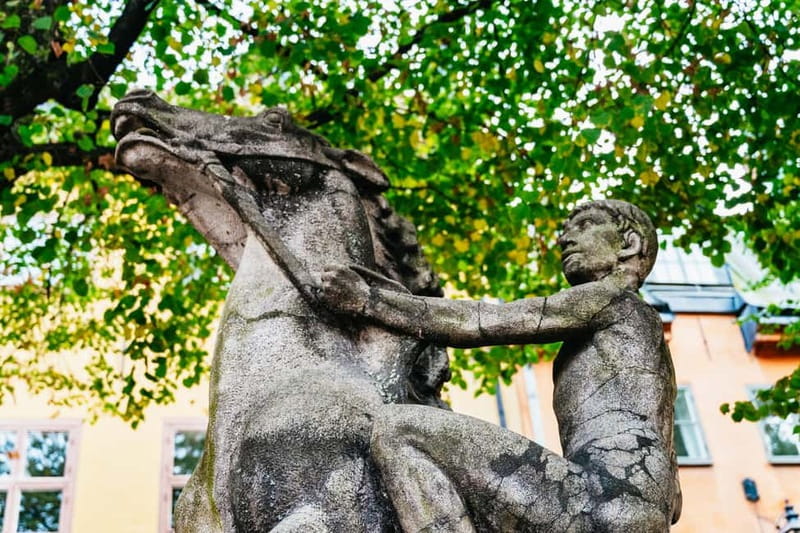 Stockholm: Ghost Walk and Historical Tour - Lantern light and the mood after dark