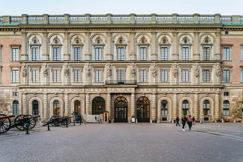 Stockholm: Ghost Walk and Historical Tour - The guides make or break the evening