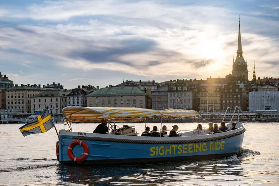 Stockholm: Guided City Sightseeing Open Electric Boat Tour - Skeppsholmen and the return to the harbor