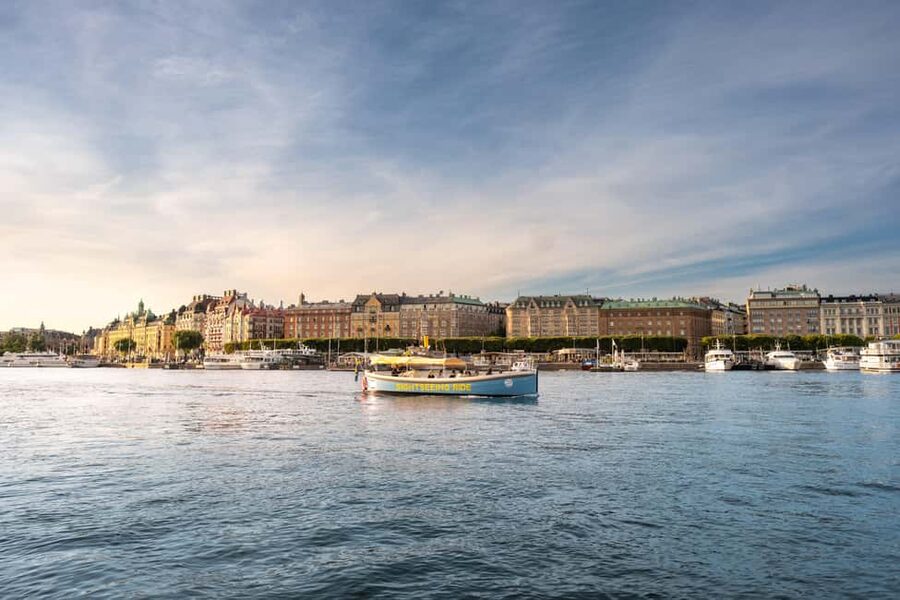 Stockholm: Guided City Sightseeing Open Electric Boat Tour - Meeting the blue boat by the Royal Palace