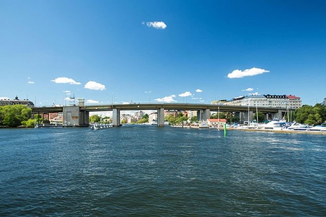 Stockholm: Highlights Boat Tour - The Old Town and Södermalm from the deck