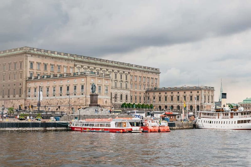 Stockholm: Highlights Boat Tour - Hammarby Sjöstad and Royal Djurgården
