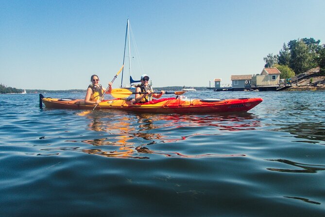 Stockholm: Kayaking tour around Vaxholm Archipelago with Fika - Fika on a quiet island