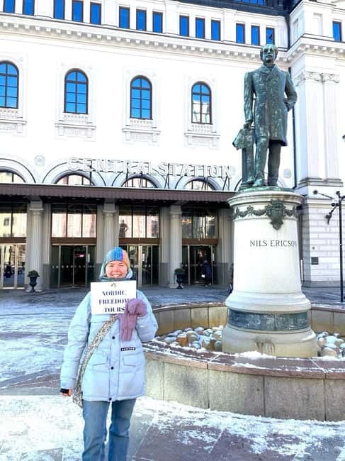 Stockholm: Modern City Walking Tour with Local Guide - Government Sweden along Rosenbad and Parliament House