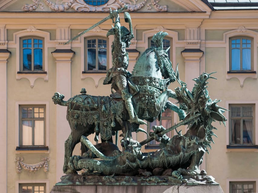 Stockholm Must See: City Hall, Gamla Stan and Vasa Museum - Guide style and the small-group advantage