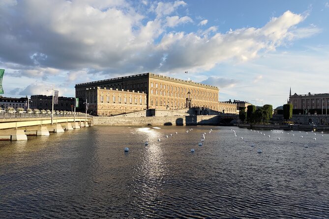 Stockholm Must See - Old Town, boat + Vasa Museum 3h small group - Stortorget and the darker side of Gamla Stan
