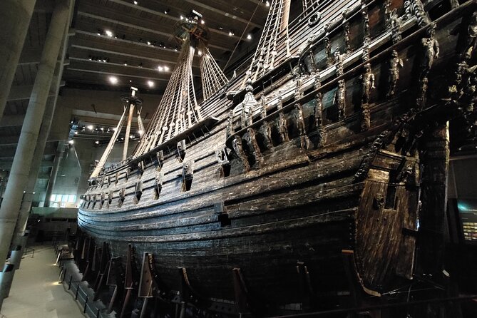 Stockholm Must See - Old Town, boat + Vasa Museum 3h small group - Waiting at the harbor and crossing to Djurgården