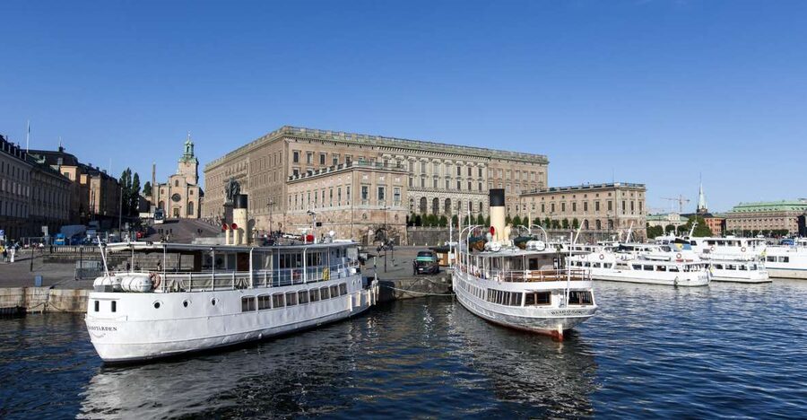 Stockholm: Old Town Walking Tour w/ Vasa Museum & Boat Ride - Starting beside the Royal Palace