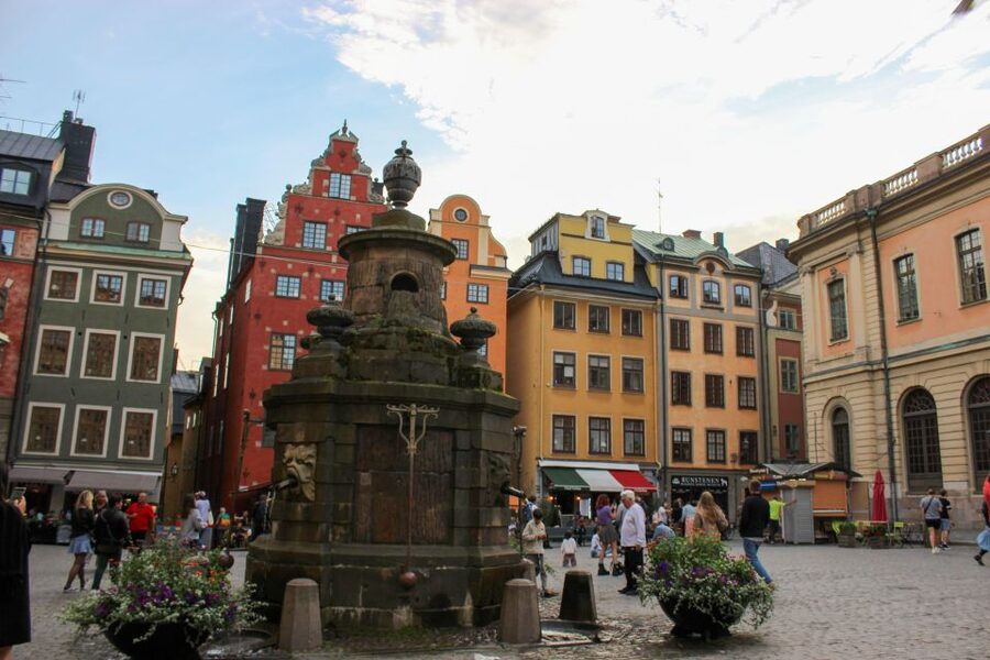 Stockholm: Personalized Guided Tour for Families - Gamla Stan: one hour among medieval lanes and ghost stories