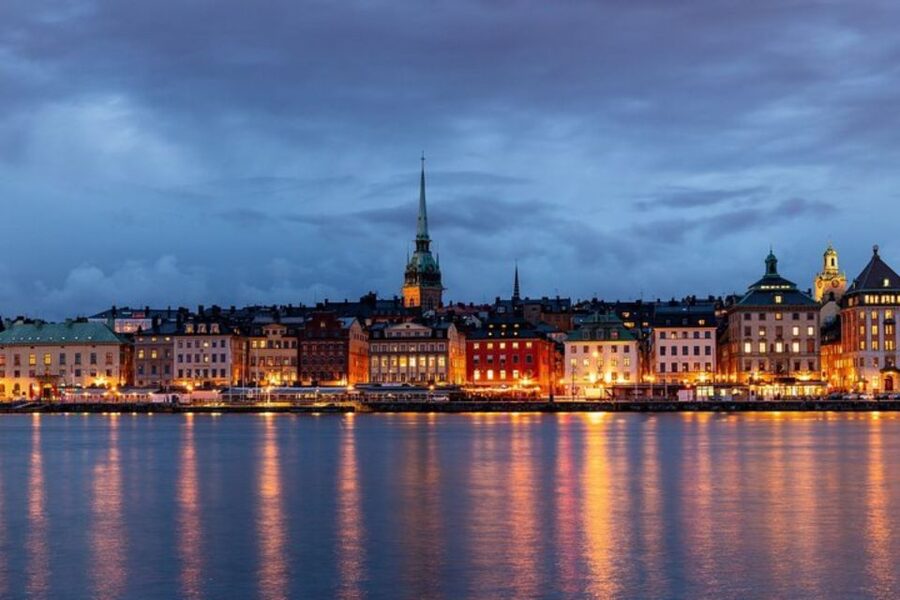 Stockholm: Private Custom Walking Tour With A Tour Guide - Famous sights, with no pressure to go inside