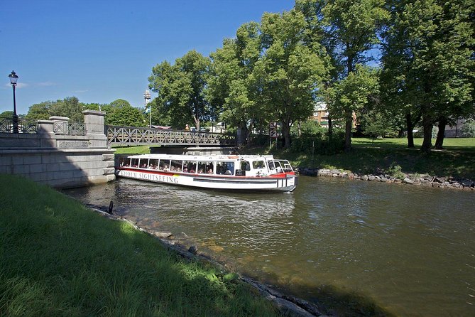 Stockholm: Royal Djurgården Boat Tour - Djurgården Canal and the greener side of Stockholm